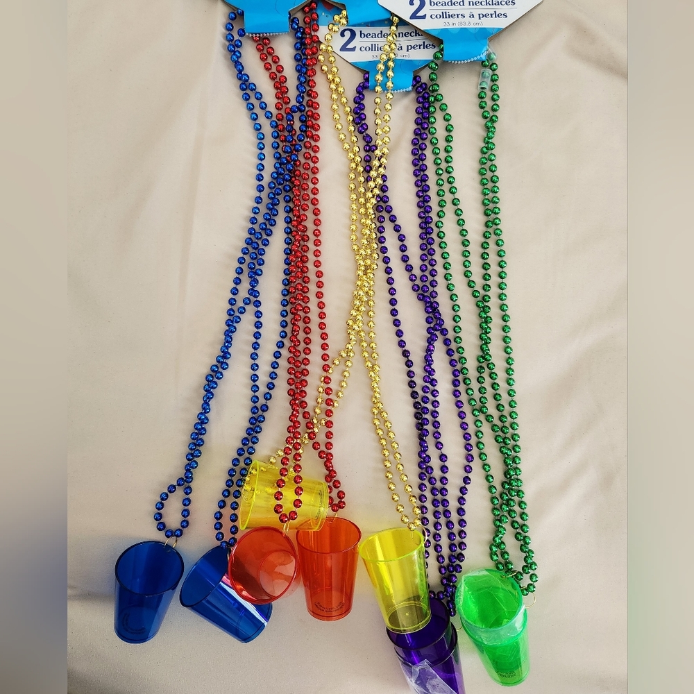 10 Beaded necklaces/colliers à perles